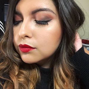 Lynsi M // makeup // jewelry// purses